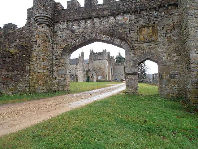 featherstone-castle
